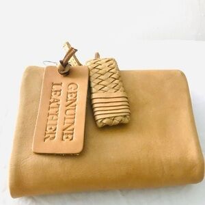 BIFOLD LEATHER WALLET